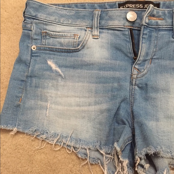 EXPRESS Distressed Cut-Off Shorts - Picture 4 of 4